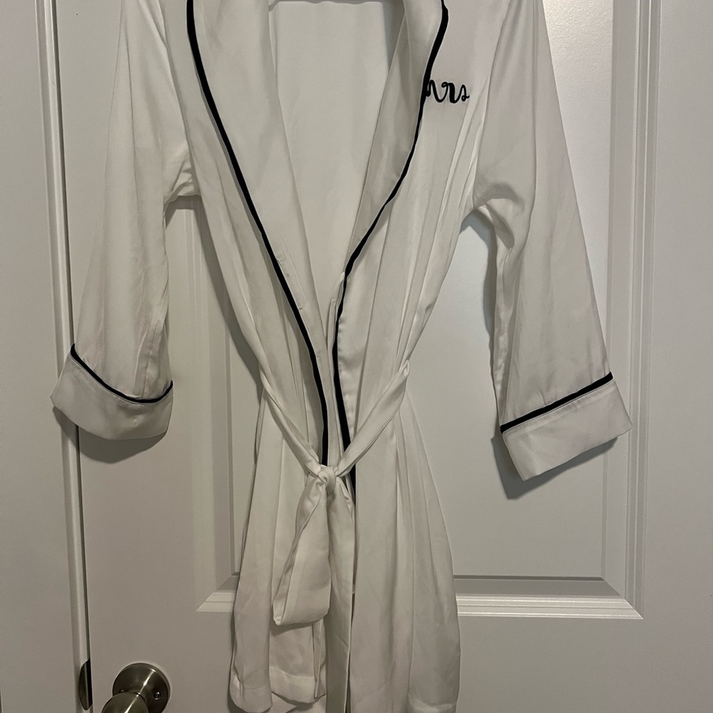 Kate Spade Wedding Robe - Picture 5 of 7